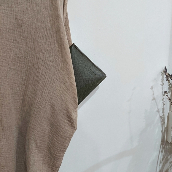 Aemi + Co Daisy Sleeveless Midi Dress with Pockets in Taupe - Picture 3 of 9